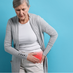 股関節が痛い高齢女性